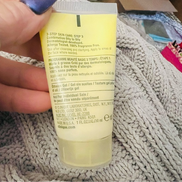 Clinique Dramatically Different Moisturizing Gel Oil Free Travel Size - Picture 6 of 8